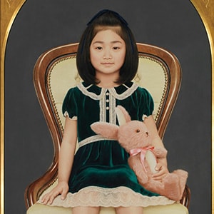 椅子に座る少女　123.4×66.9cm　2015年　acrylic, alkyd, oil on canvas